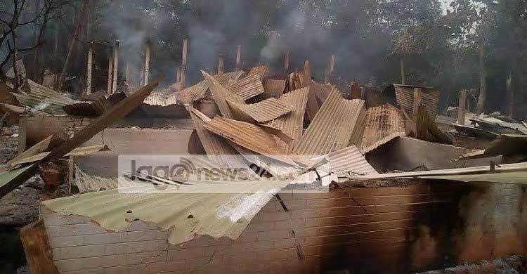 পাহাড়িদের বাড়িঘরে আগুন, গ্রেফতার আরও তিন