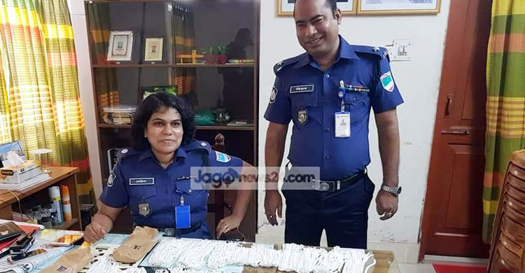 সাতক্ষীরায় সাড়ে ৭ কেজি রুপাসহ চোরাকারবারী আটক