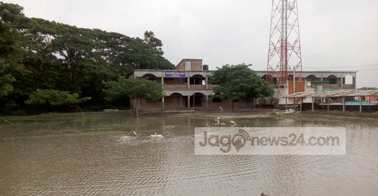 জলাবদ্ধতার কবলে খানপুর আলিম মাদরাসা
