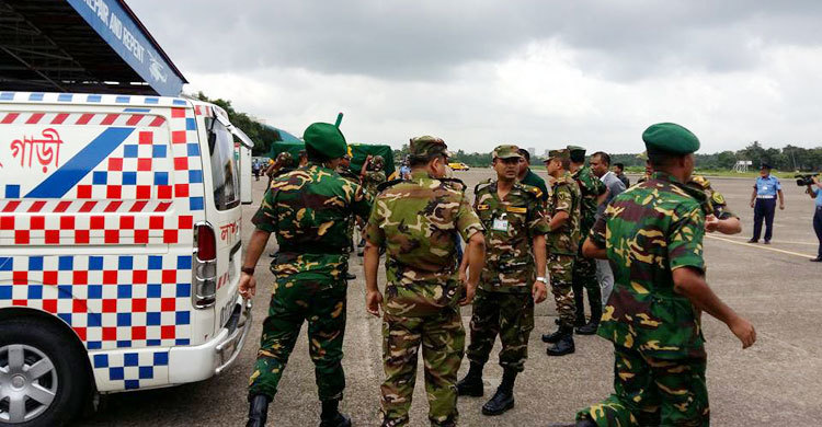 পাহাড়ধস : নিহত দুই সেনা কর্মকর্তার দাফন বনানীতে
