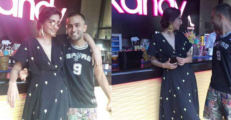 প্রেমিকের সঙ্গে জন্মদিন কাটালেন সোনম