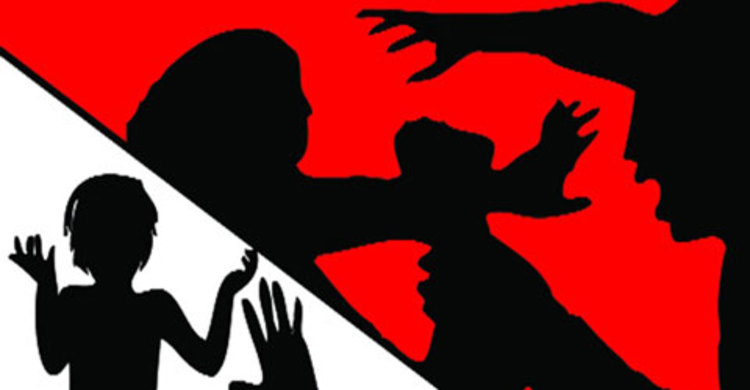 মায়ের পরকীয়ায় বাধা দেয়ায় মেয়েকে ছ্যাঁকা ও কোপ