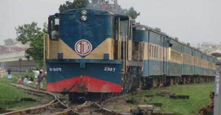 দায়িত্ব অবহেলায় স্টেশন মাস্টারসহ দুইজন বরখাস্ত