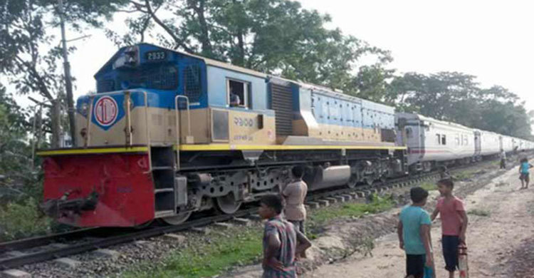 গাজীপুরে ট্রেন লাইনচ্যুতের ঘটনায় তদন্ত কমিটি, চালক বরখাস্ত