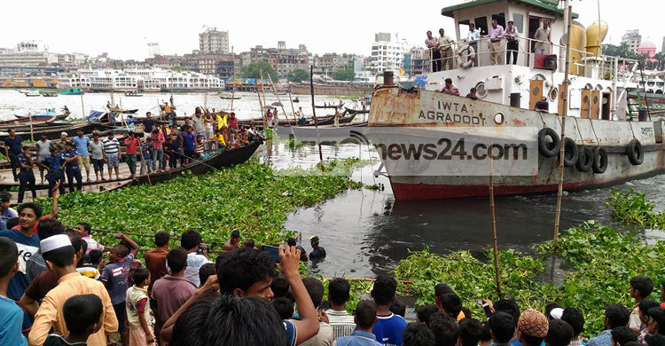সদরঘাটে ডুবে যাওয়া ট্রলারের সন্ধান মিলেছে, নিখোঁজ ১