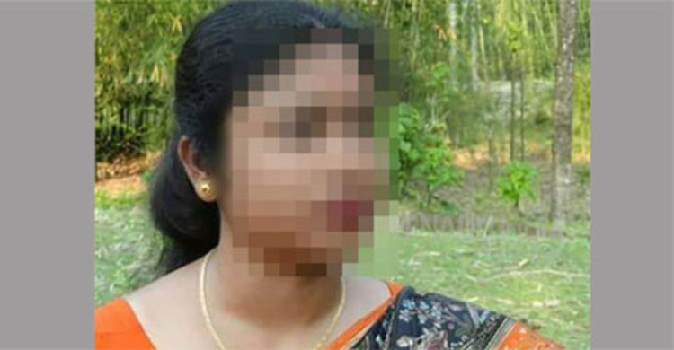 পরকীয়ার টানে ঘর ছাড়লেন দুই সন্তানের মা