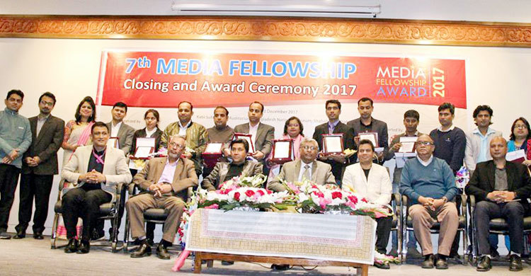 বন্ধু মিডিয়া অ্যাওয়ার্ড পেলেন ১৩ সাংবাদিক