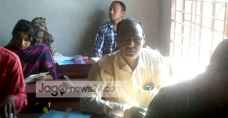 মেয়ের মান রাখতে বাবার পড়াশোনা শুরু