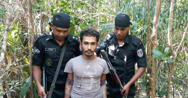 সুন্দরবনে অস্ত্রসহ বনদস্যু আটক
