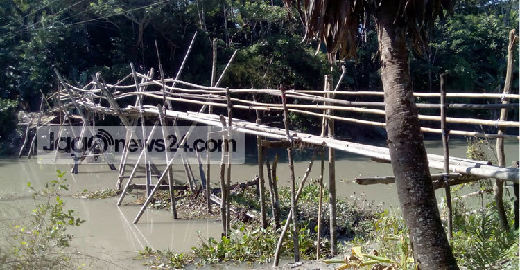 সাঁকোর স্থানে সেতুর দাবিতে ৫ শিক্ষা প্রতিষ্ঠানের মানববন্ধন