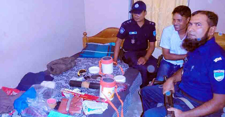 বাগেরহাটে হোটেল থেকে বোমা তৈরির সরঞ্জাম উদ্ধার