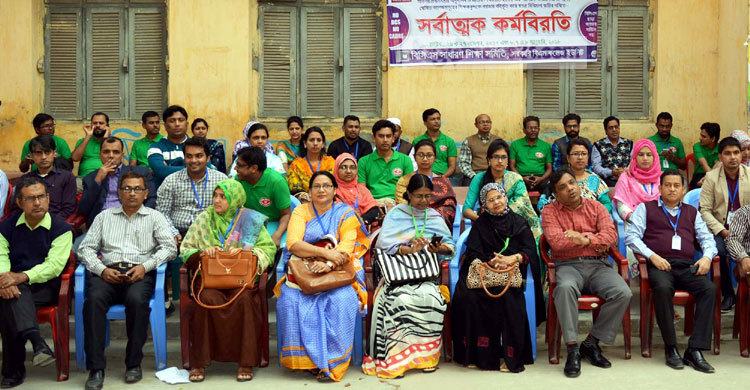 বরিশালে শিক্ষকদের দ্বিতীয় দিনের মতো কর্মবিরতি