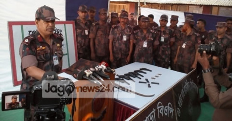 চাঁপাইনবাবগঞ্জে ৬ আগ্নেয়াস্ত্র ও গুলিসহ আটক ১