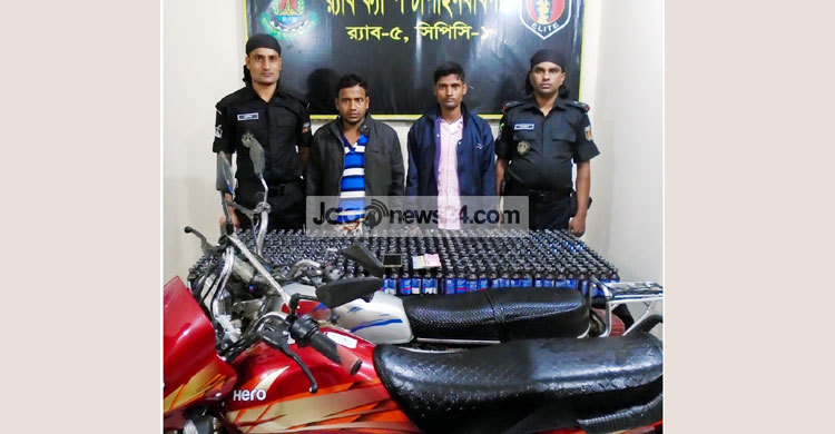 শিবগঞ্জে ফেনসিডিলসহ আটক ২