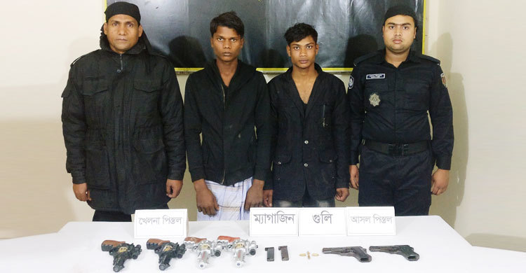 চাঁপাইনবাবগঞ্জে অস্ত্র ও গুলিসহ আটক ২