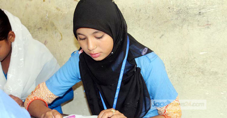 মেয়ে সুন্দর, ভয়ে পঞ্চম শ্রেণির ছাত্রীর বিয়ে দিলেন বাবা