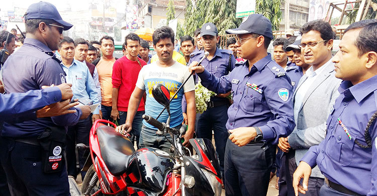 দেশের প্রথম কুমিল্লায় পস মেশিনের কার্যক্রম চালু