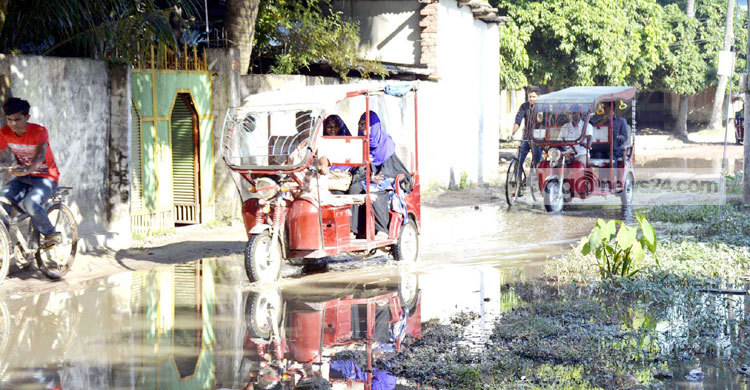 ‘উন্নয়নের নমুনা, বৃষ্টি ছাড়াই যমুনা’