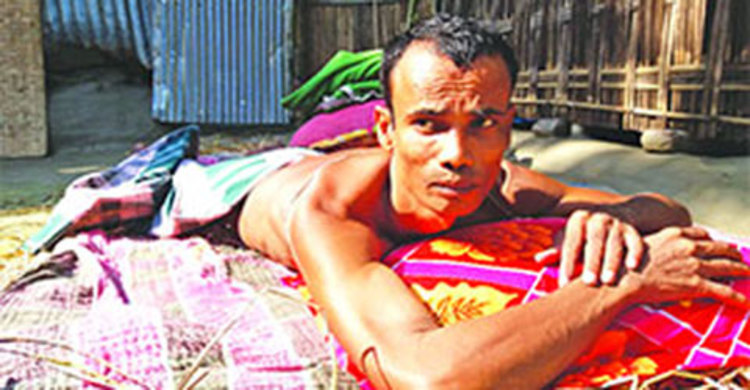 প্রধানমন্ত্রীর মঞ্চ নির্মাণের গাছ কাটতে গিয়ে পঙ্গু হয়ে বিছানায়