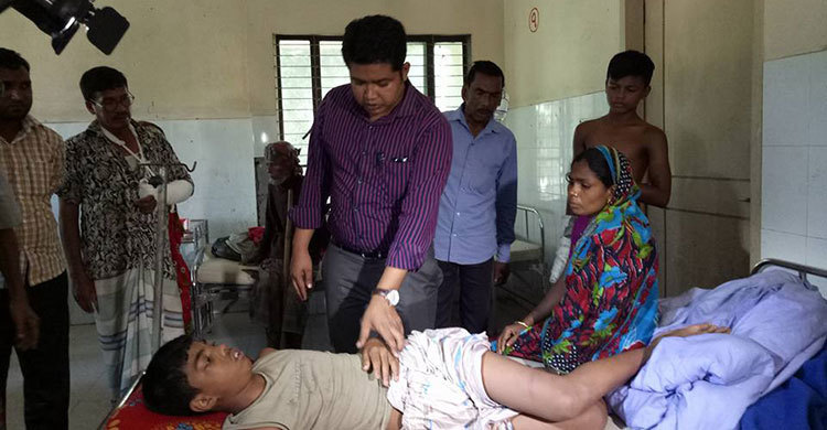 শিশুকে গাছে বেঁধে হাতে সুই ঢুকিয়ে নির্যাতন