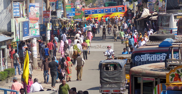 বাস চালককে থাপ্পড়, এসআই ক্লোজড, সড়ক অবরোধ