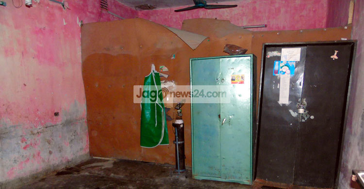 হাসপাতালটি ‘অসুস্থ’, আতঙ্কে ডাক্তাররা