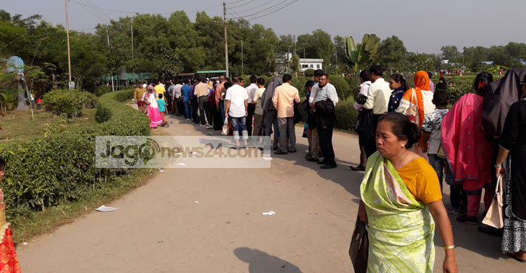 বঙ্গবন্ধু সাফারি পার্কে উপচেপড়া ভিড়