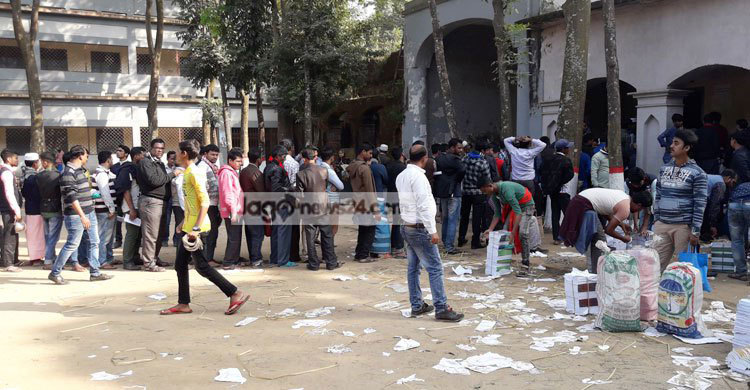 বিনামূল্যের বই বিতরণে টাকা আদায়ের ঘটনায় তদন্ত কমিটি