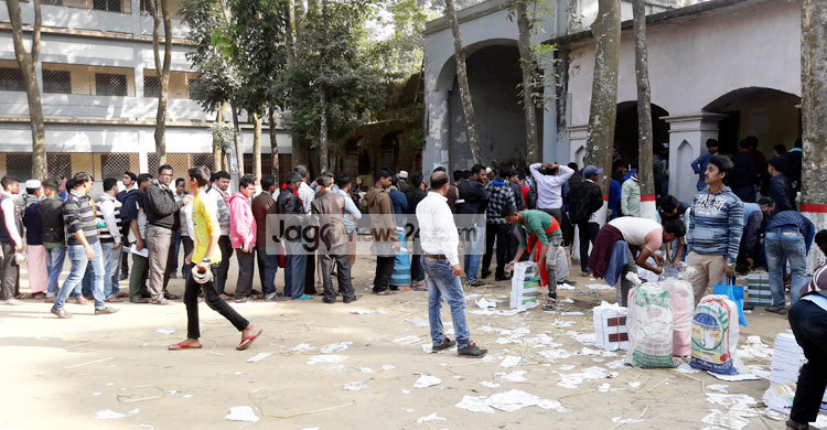 টাকায় বিনামূল্যের বই, শিক্ষা কর্মকর্তার বিরুদ্ধে শাস্তির সুপারিশ