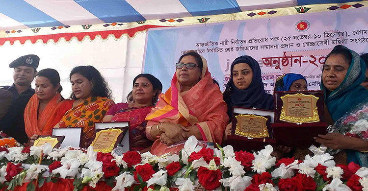 গাজীপুরে শ্রেষ্ঠ জয়িতাদের সম্মাননা প্রদান