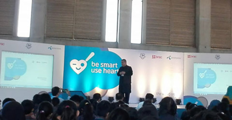 ইন্টারনেট ব্যবহারে শিশুদের নিরাপত্তা বিধান জরুরি