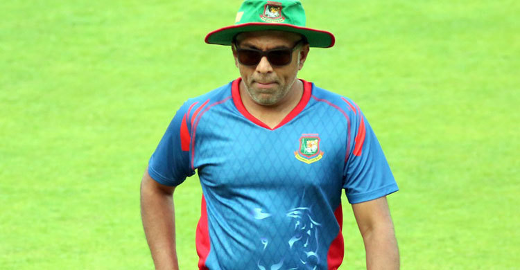 Hathurusingha expected to become SLC coach in December