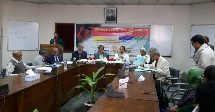 সরকার প্রশাসন গণমাধ্যম এক নৌকায় : ইনু