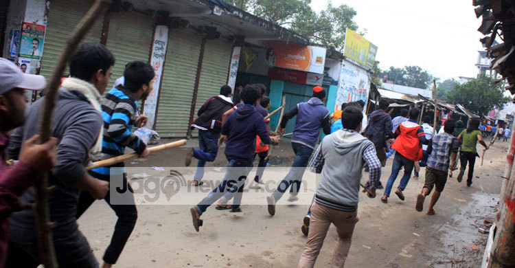 ইবিতে ছাত্রলীগ-ছাত্রদলের ধাওয়া-পাল্টা ধাওয়া