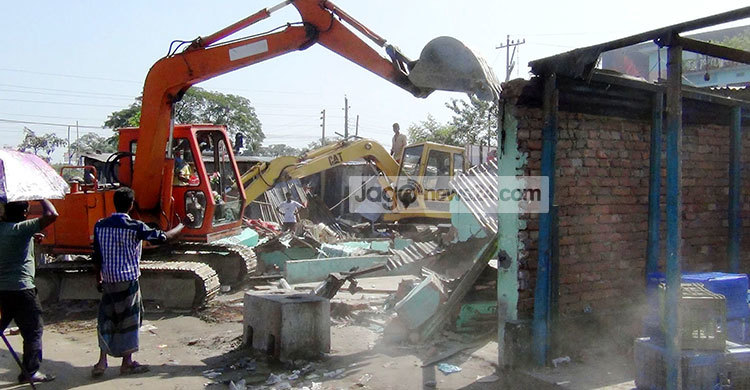 জামালপুরে রেলওয়ের জমিতে অবৈধ স্থাপনা উচ্ছেদ