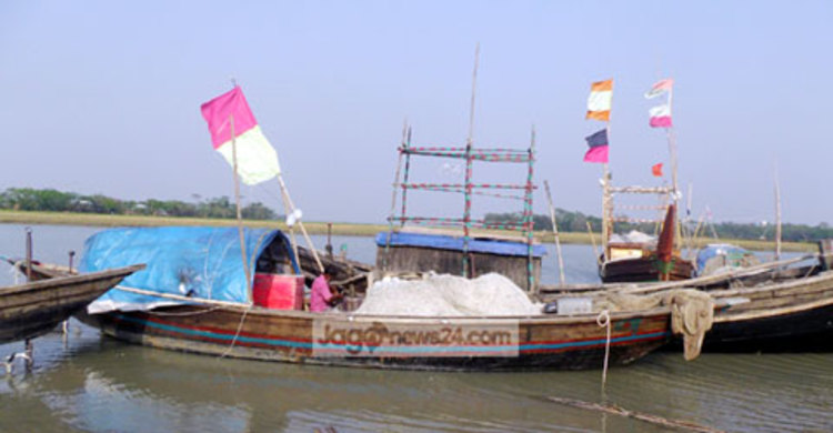 পরিবার নিয়ে অনাহারে দিন কাটাচ্ছে হাজারো জেলে