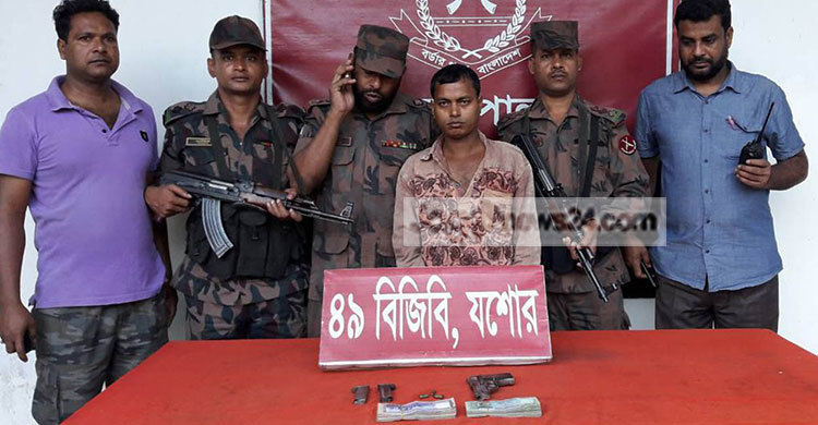 বেনাপোলে পিস্তল-গুলিসহ যুবক গ্রেফতার