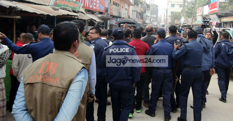 ঝালকাঠিতে বিএনপির বিক্ষোভ সমাবেশে পুলিশের লাঠিচার্জ