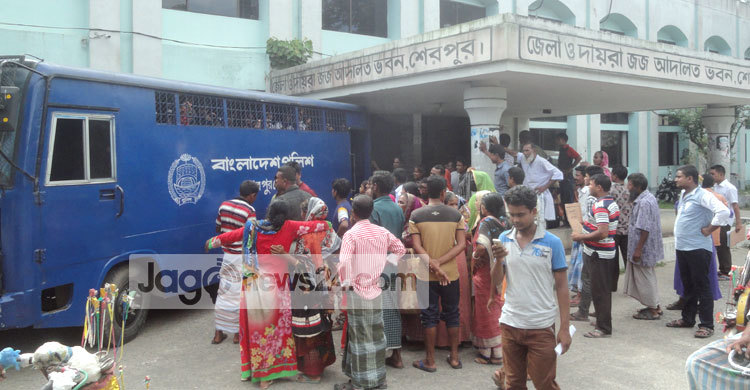 প্রেমের ফাঁদে ধর্ষণ, সন্তানের ভরণপোষণের দায়ভার ধর্ষকের