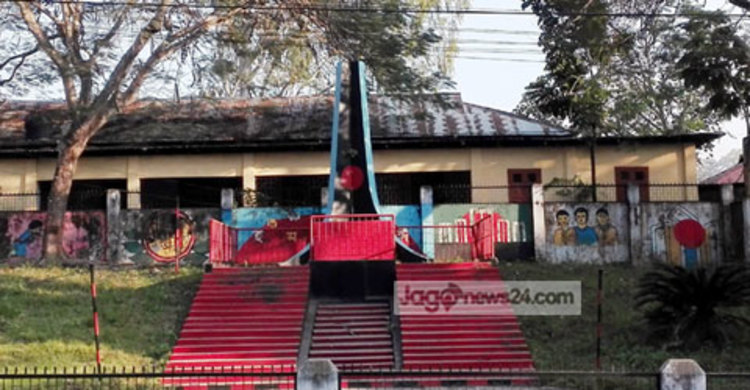 আজ খাগড়াছড়িতে ওড়ে মুক্তির পতাকা