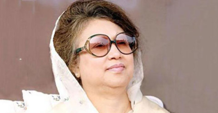 গণতন্ত্র আবারও গভীর খাদের কিনারায় : খালেদা