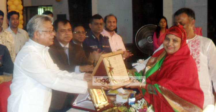 খুলনায় ১০ কর বাহাদুরকে সম্মাননা