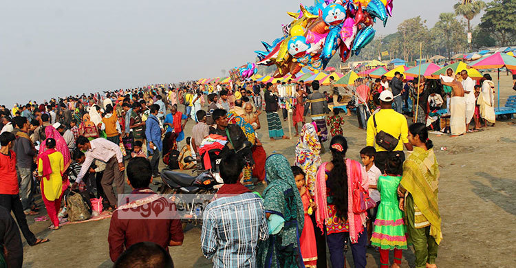 কুয়াকাটায় পুণ্যার্থীদের ঢল