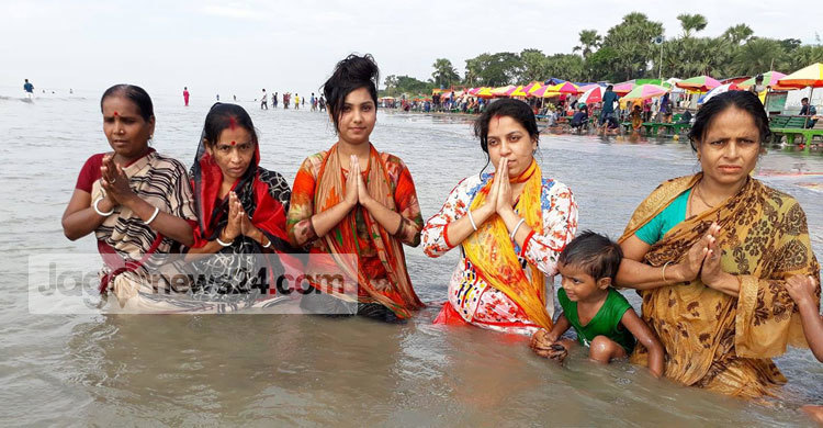 পুণ্যস্নানে ভাঙল কুয়াকাটার মিলন মেলা