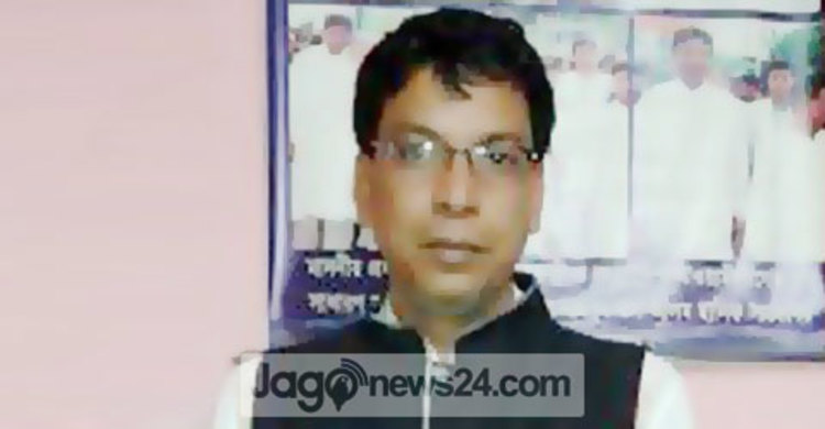 আমাকে চেনো? পুলিশকে আ.লীগ নেতা