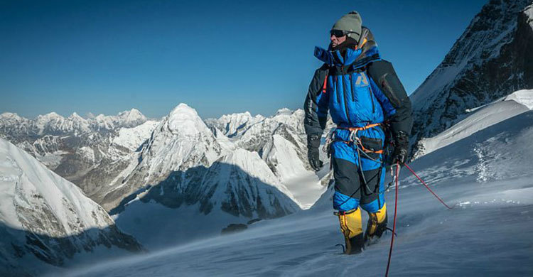 Nepal bans solo climbers from Everest