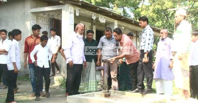 ভোটে হেরে বিদ্যালয়ে তালা দিলেন এক অভিভাবক