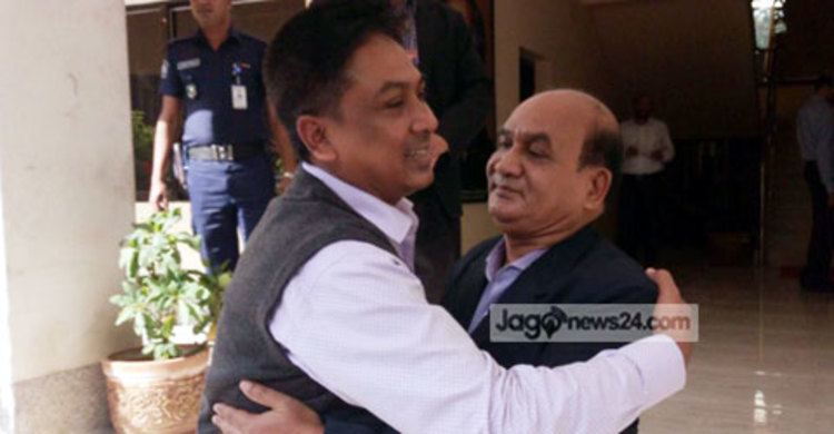 সেই এডিসি ও সিভিল সার্জনের কোলাকুলি