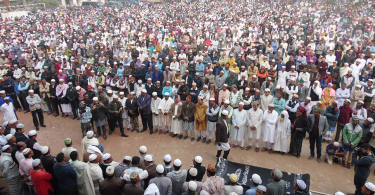 বাবা-মায়ের কবরের পাশে চিরনিদ্রায় ৪ বারের সাংসদ