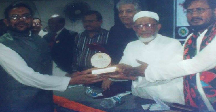 ভাসানী স্মৃতি পদক পেলেন শিক্ষক আব্দুল কুদ্দুস